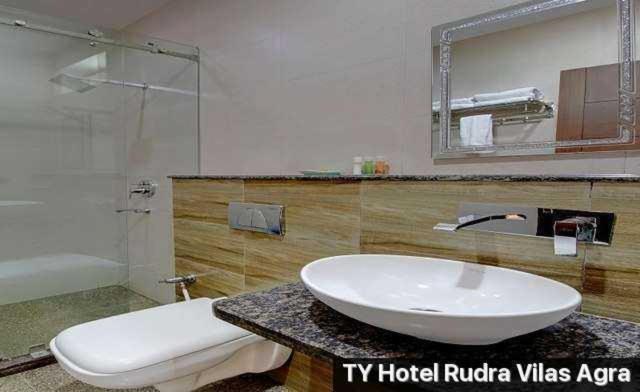 Hotel Rudra Vilas Agra  Bagian luar foto