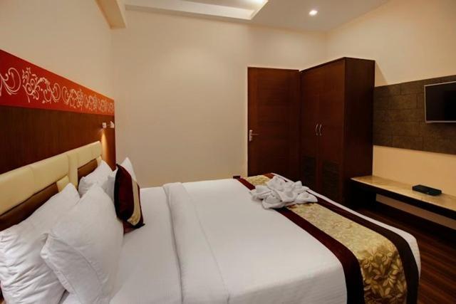 Hotel Rudra Vilas Agra  Bagian luar foto