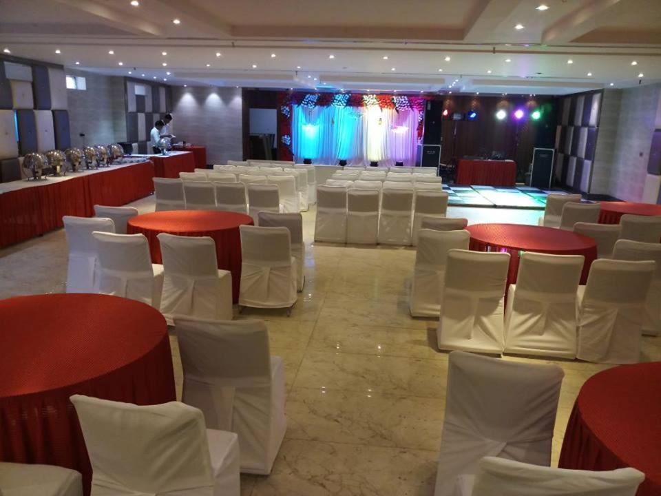 Hotel Rudra Vilas Agra  Bagian luar foto