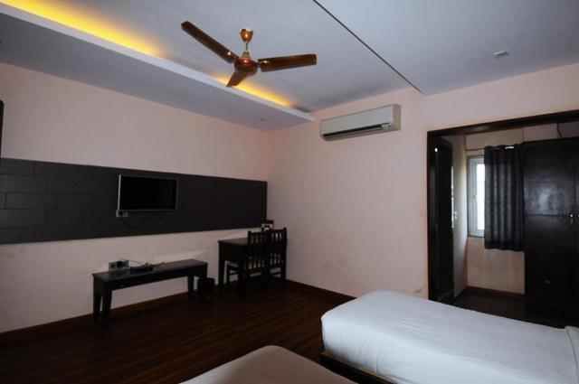 Hotel Rudra Vilas Agra  Bagian luar foto