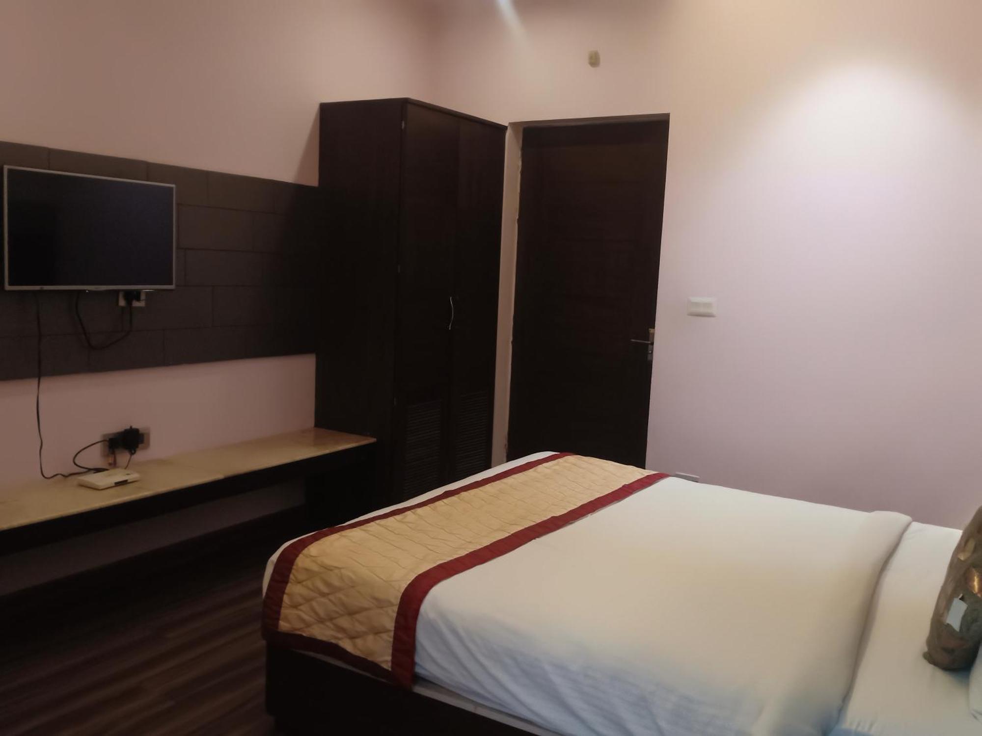 Hotel Rudra Vilas Agra  Bagian luar foto